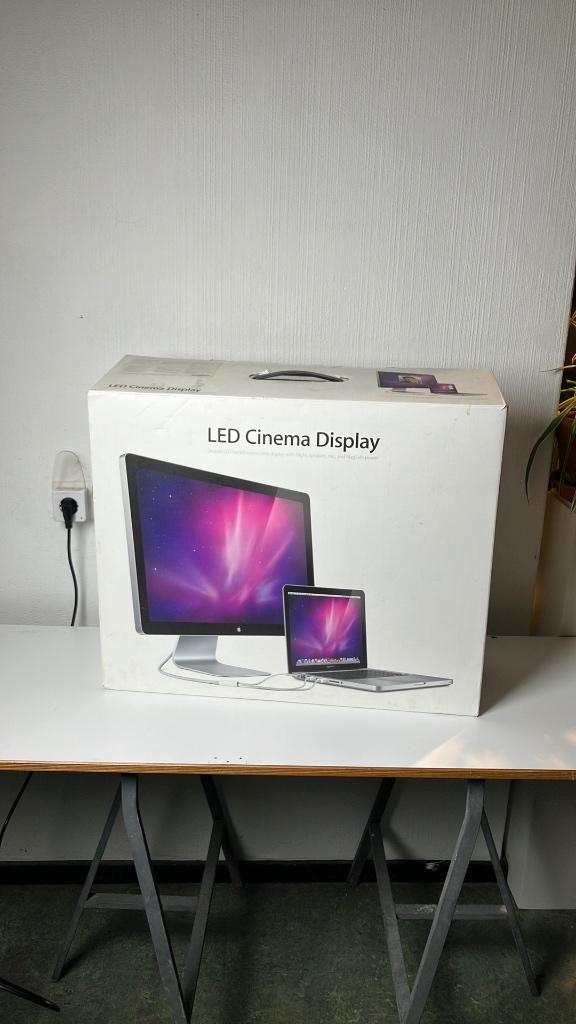 Apple Led Cinema Display, Ophalen of Verzenden, Zo goed als nieuw, Overige resoluties, Apple Cinema Display