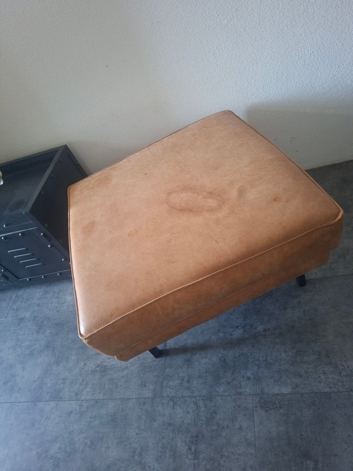 Vintage leren poef/voetenbankje, Minder dan 50 cm, Gebruikt, Vierkant, Minder dan 50 cm