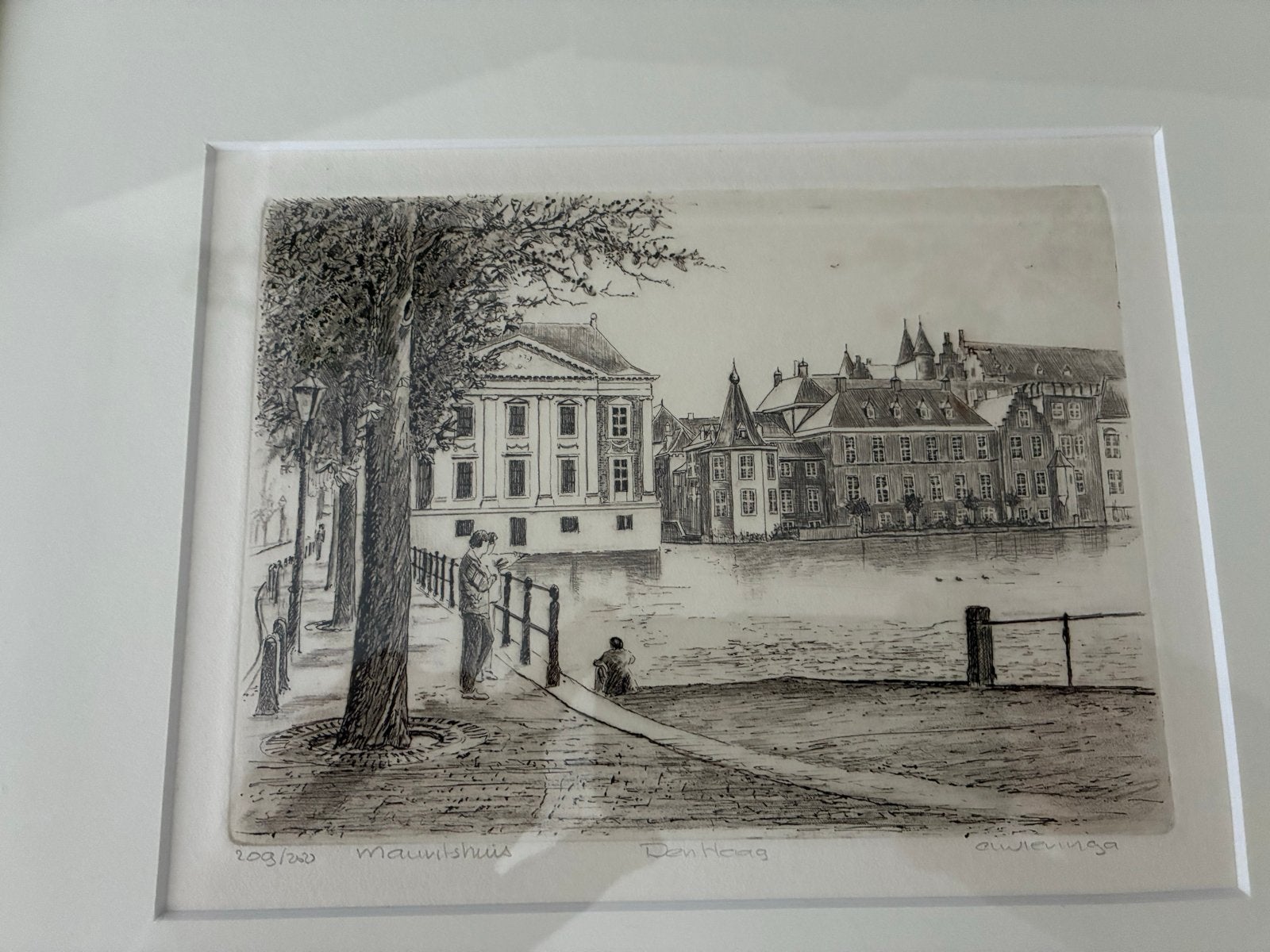 Ets A. Wieringa - Mauritshuis Den Haag (209/250), Antiek en Kunst, Ophalen, Stadsgezicht, 1950 - 1999, Genummerd