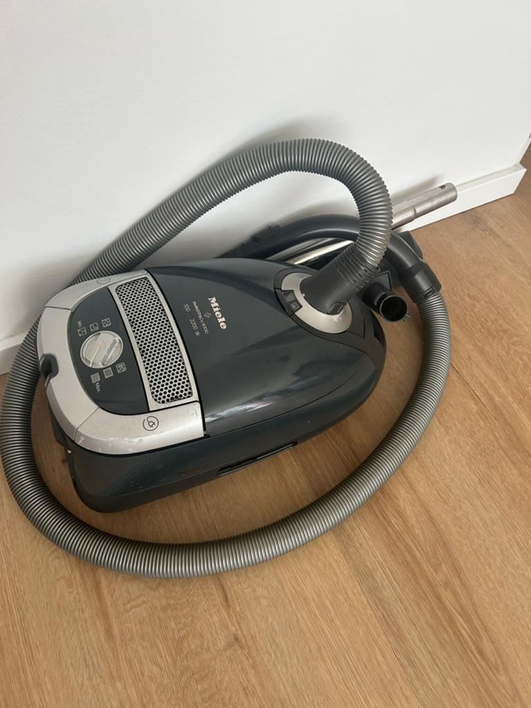 Miele stofzuiger stofzuiger tot 2200 watt, Witgoed en Apparatuur, Stofzuigers, Ophalen of Verzenden, Gebruikt, 2000 watt of meer