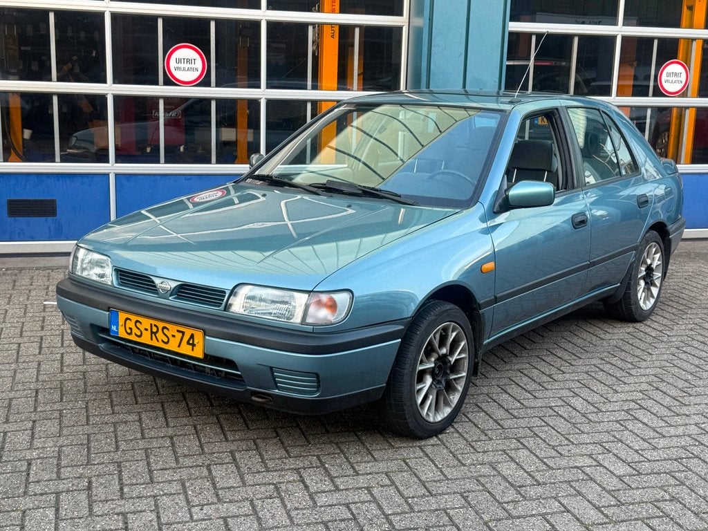 Nissan Sunny 1.6 SLX Automaat Apk T/M 11-09-2027 Historie Aa, Auto's, Nissan, Gebruikt, 4 cilinders, Blauw, Bedrijf