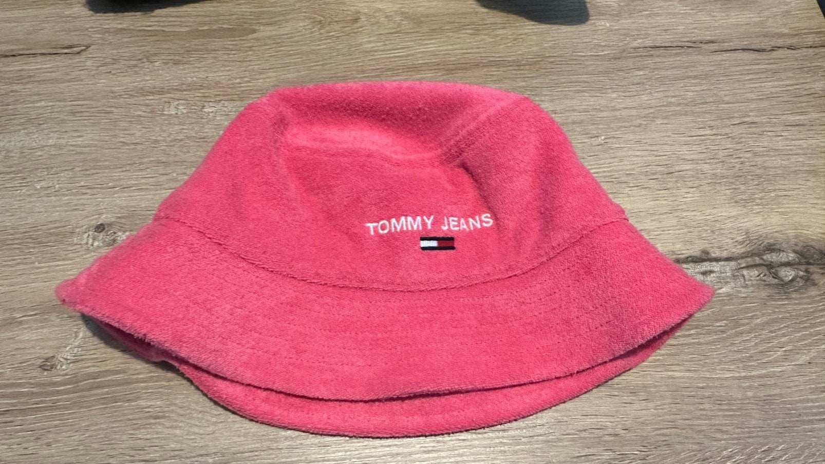 Tommy hilfiger hoedje, roze van kleur, badstof stof, Ophalen of Verzenden, Zo goed als nieuw, One size fits all