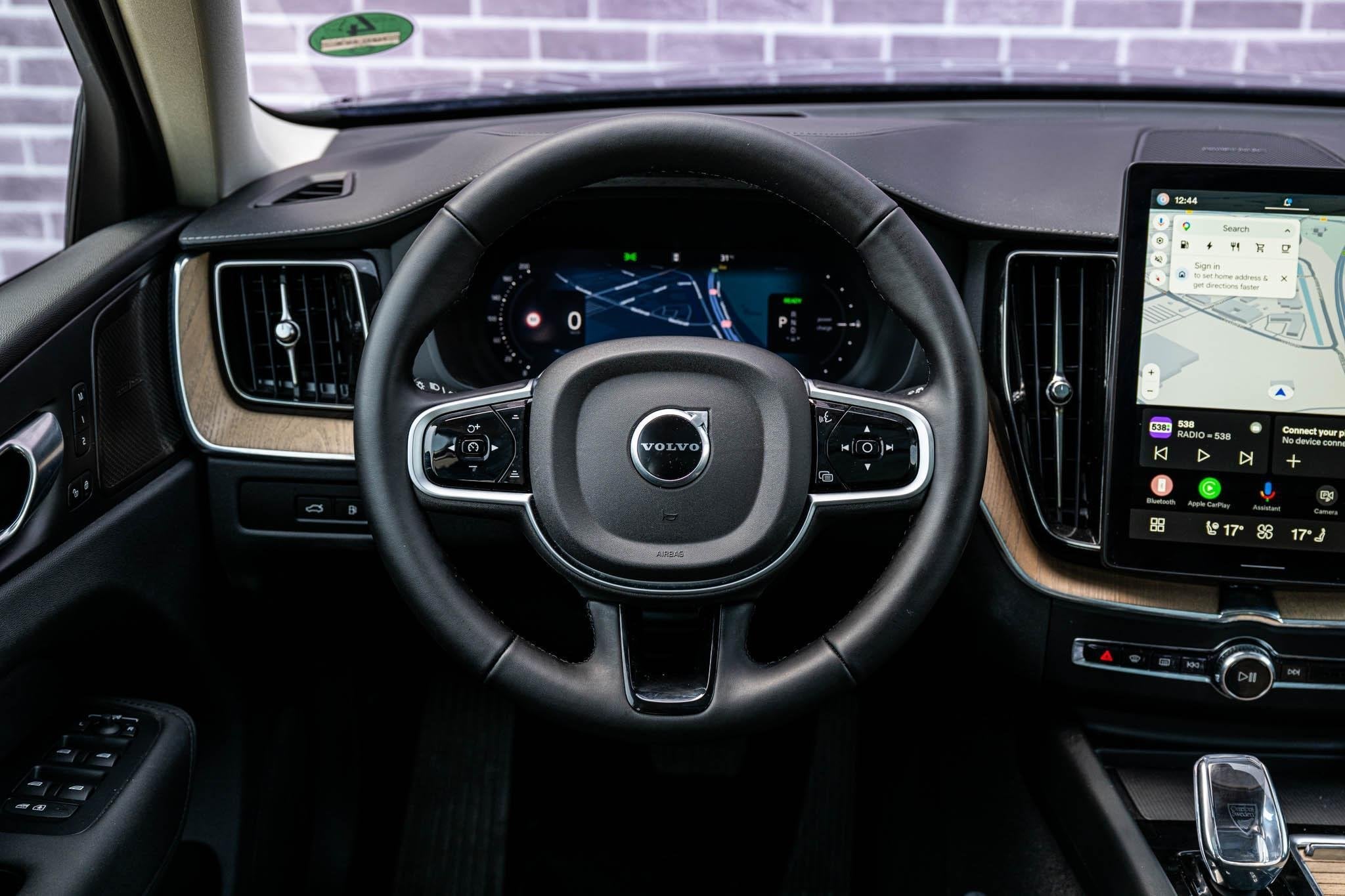 Volvo XC60 2.0 T6 Plug-in Hybrid AWD Ultra Dark | PHEV | Tre, Gebruikt, Euro 6, 4 cilinders, 180 min