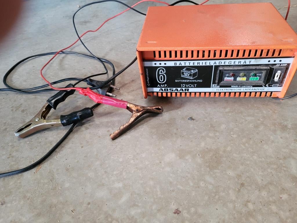 Acculader 6 Amp 12 Volt Absaar, Auto-onderdelen, Accu's en Toebehoren, Ophalen of Verzenden, Gebruikt