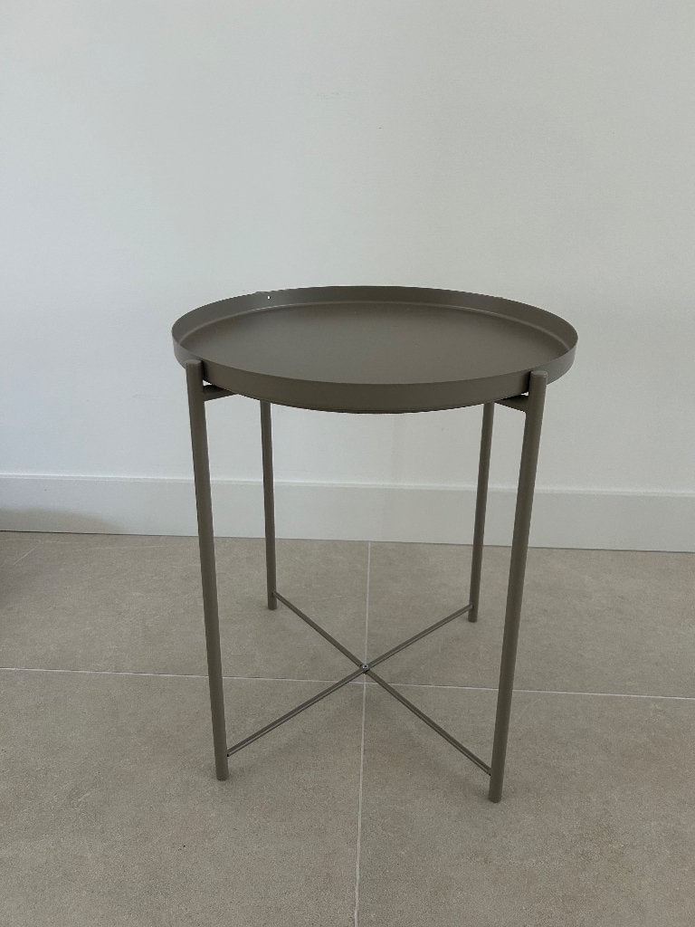1x Bijzettafeltje IKEA alleen gebruikt voor foto-opstelling, Minder dan 55 cm, Metaal of Aluminium, Rond, Zo goed als nieuw