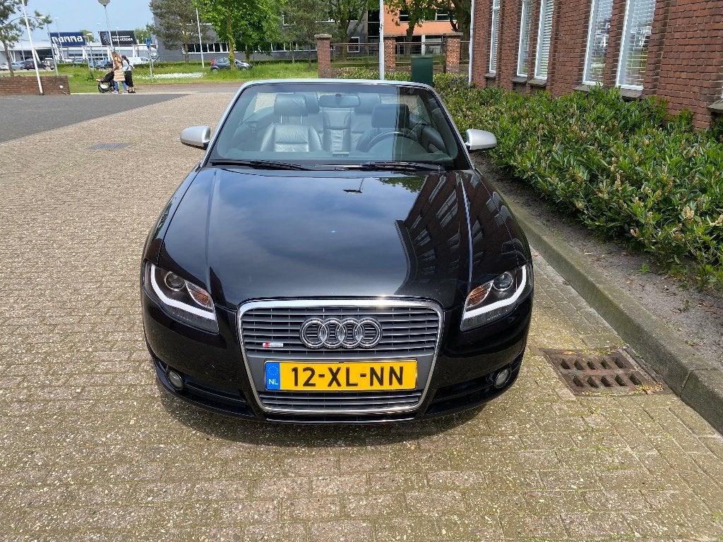 Audi A4 1.8 Cabrio Carplay LED -Let op! Schakelt niet goed, Auto's, Voorwielaandrijving, Mistlampen, Zwart, 4 cilinders