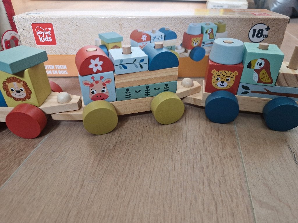 Houten speelgoed trein playing kids, Ophalen of Verzenden, Zo goed als nieuw, Rij- of Hobbelspeelgoed