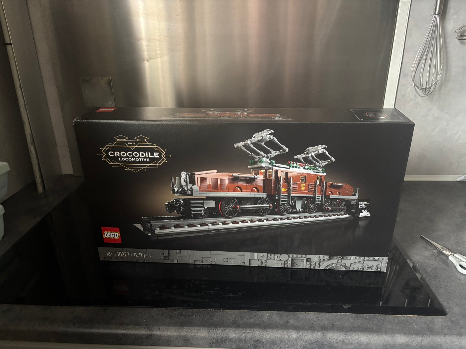 Lego 10277 en 21344 Treinsets in 1 koop, Ophalen, Lego, Nieuw, Ongeopend/sealed