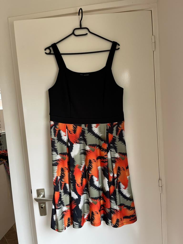 Body Flirt Boutique Zwarte jurk met oranje/grijze print, Kleding | Dames, Maat 38/40 (M), Zwart, Nieuw, Ophalen of Verzenden