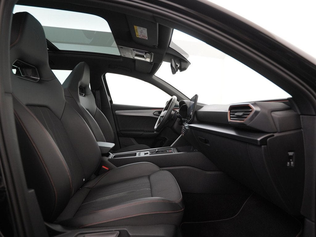 CUPRA Leon Sportstourer 1.5 eTSI | Trekhaak | Panoramadak |, Auto's, Cupra, 12 maanden, 4 cilinders, Leon, Zwart