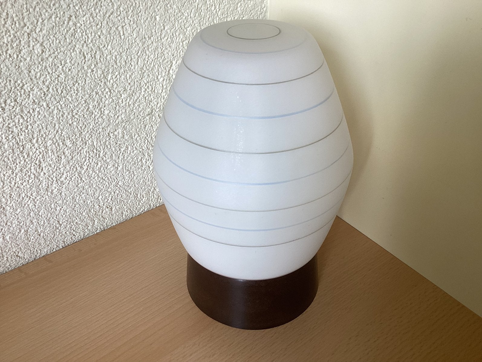 Vintage plafondlamp,jaren30-50,glas met lijnen,bakeliet arma, Antiek en Kunst, Ophalen of Verzenden