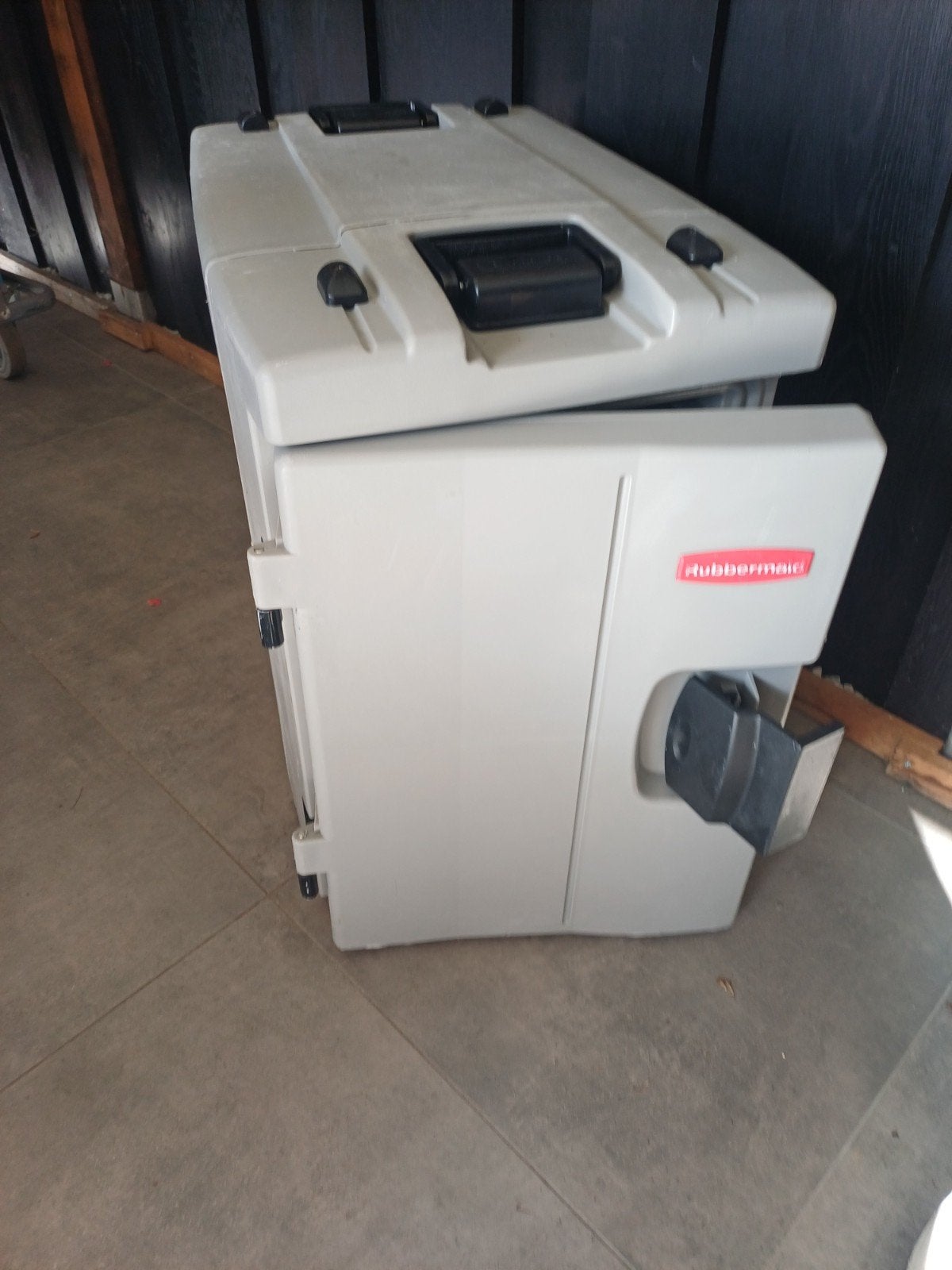 Thermobox met trolley - Rubbermaid, Ophalen, Zo goed als nieuw