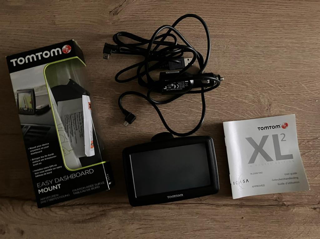 TomTom XL 2 Navigatiesysteem met Easy Dashboard Mount, Auto diversen, Autonavigatie, Gebruikt, Ophalen of Verzenden