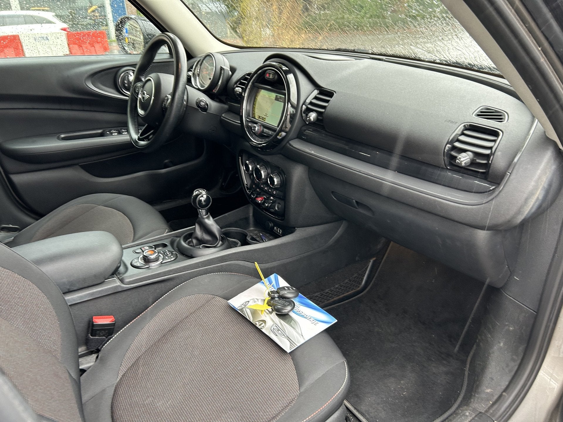 MINI Clubman 1.5 Cooper Pepper Serious Business Navigatie Ai, Auto's, Voorwielaandrijving, Gebruikt, Handgeschakeld, 19 km/l