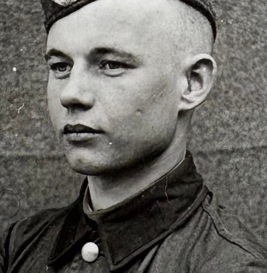 Zwart-wit foto van soldaat met pet, Ophalen of Verzenden, Overige soorten, Overige gebieden, Foto of Poster