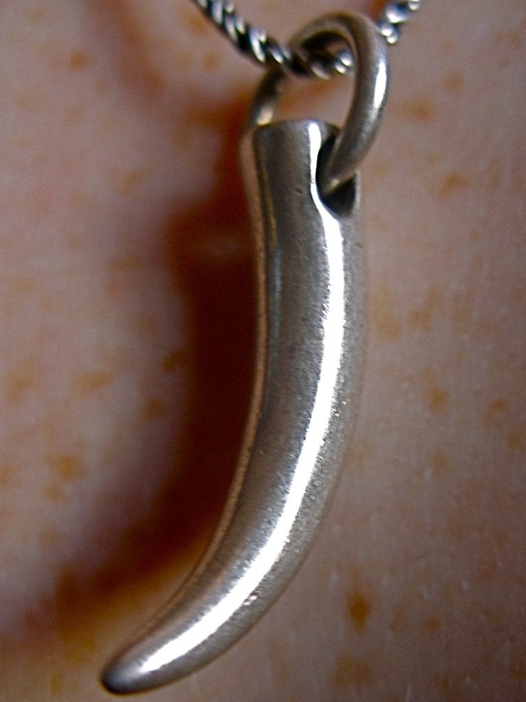 Zilveren 925 zilver kettinghanger van massieve gladde tand, Verzenden, Nieuw, Zilver, Zilver