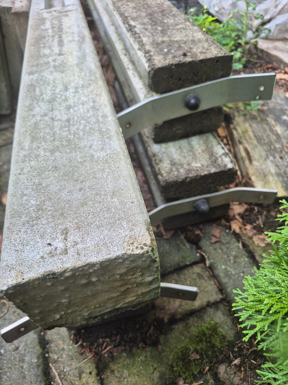 Betonnen tuinpalen (4 st) met opsluitbanden, Ophalen, Gebruikt, 250 cm of meer, Palen