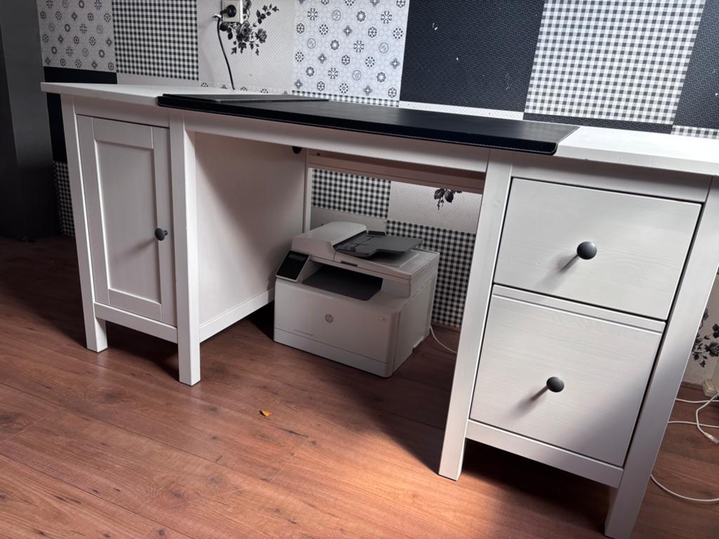 Ikea Hemmes bureau wit, Ophalen, Zo goed als nieuw