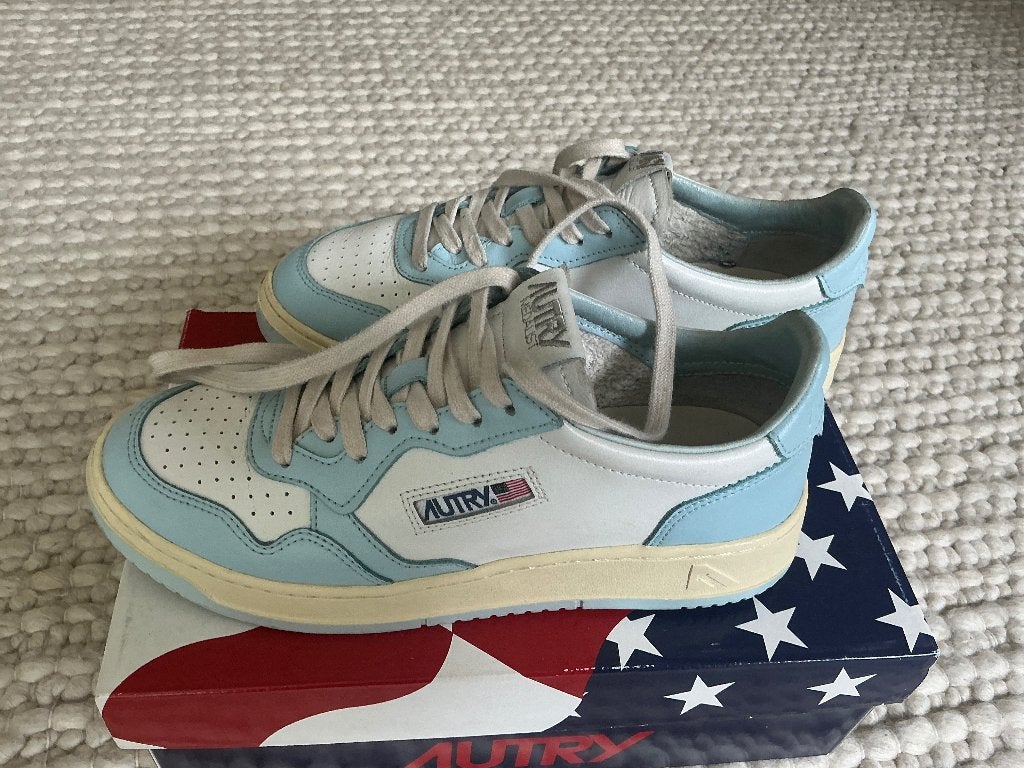 Autry Medalist lichtblauw maat 40, Blauw, Ophalen of Verzenden, Autry, Sneakers of Gympen