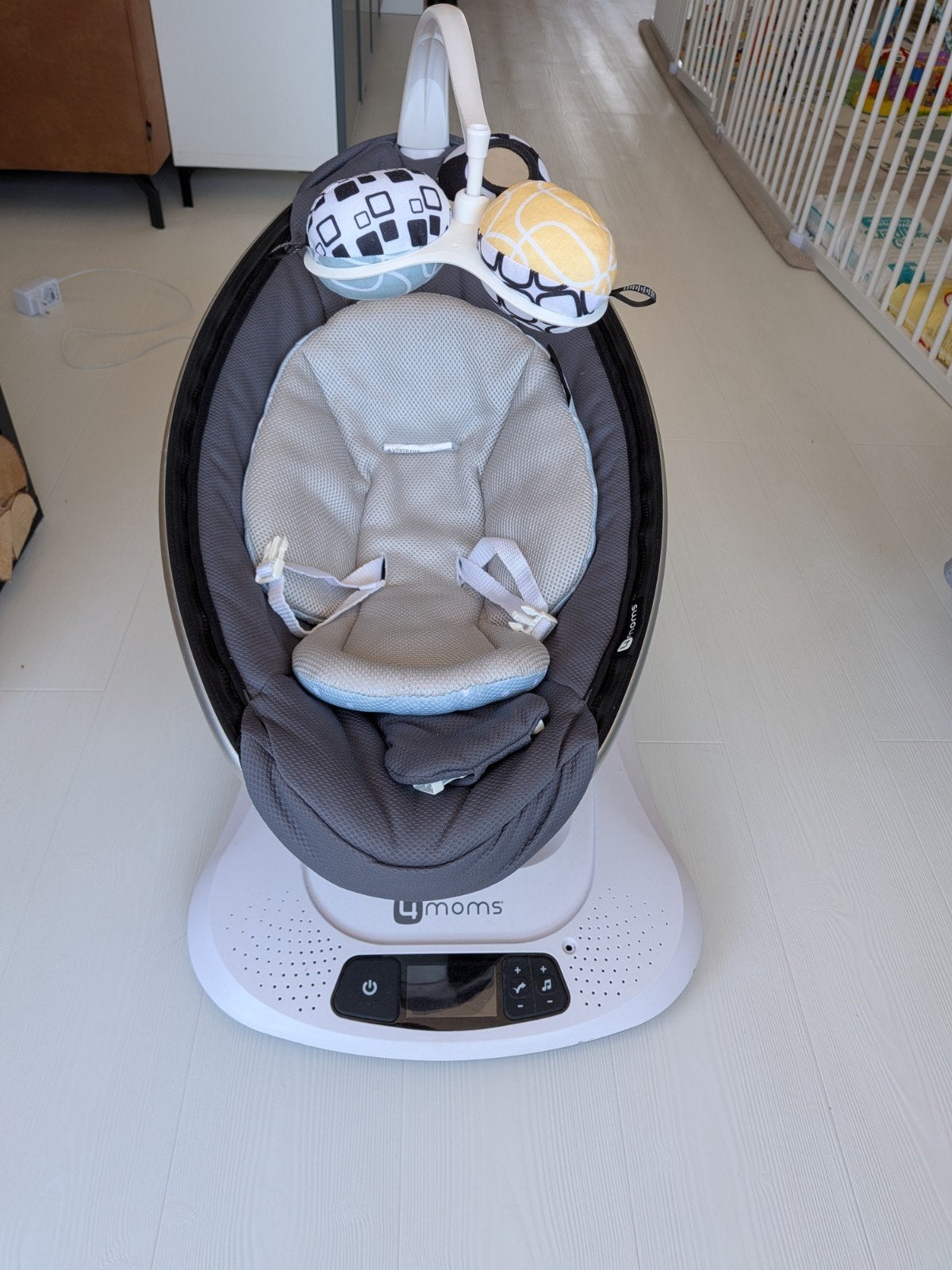 4moms mamaRoo automatische wipstoel, Kinderen en Baby's, Wipstoeltjes, Gebruikt, Schommelstoel, Met gordel(s) of riempje(s), Ophalen