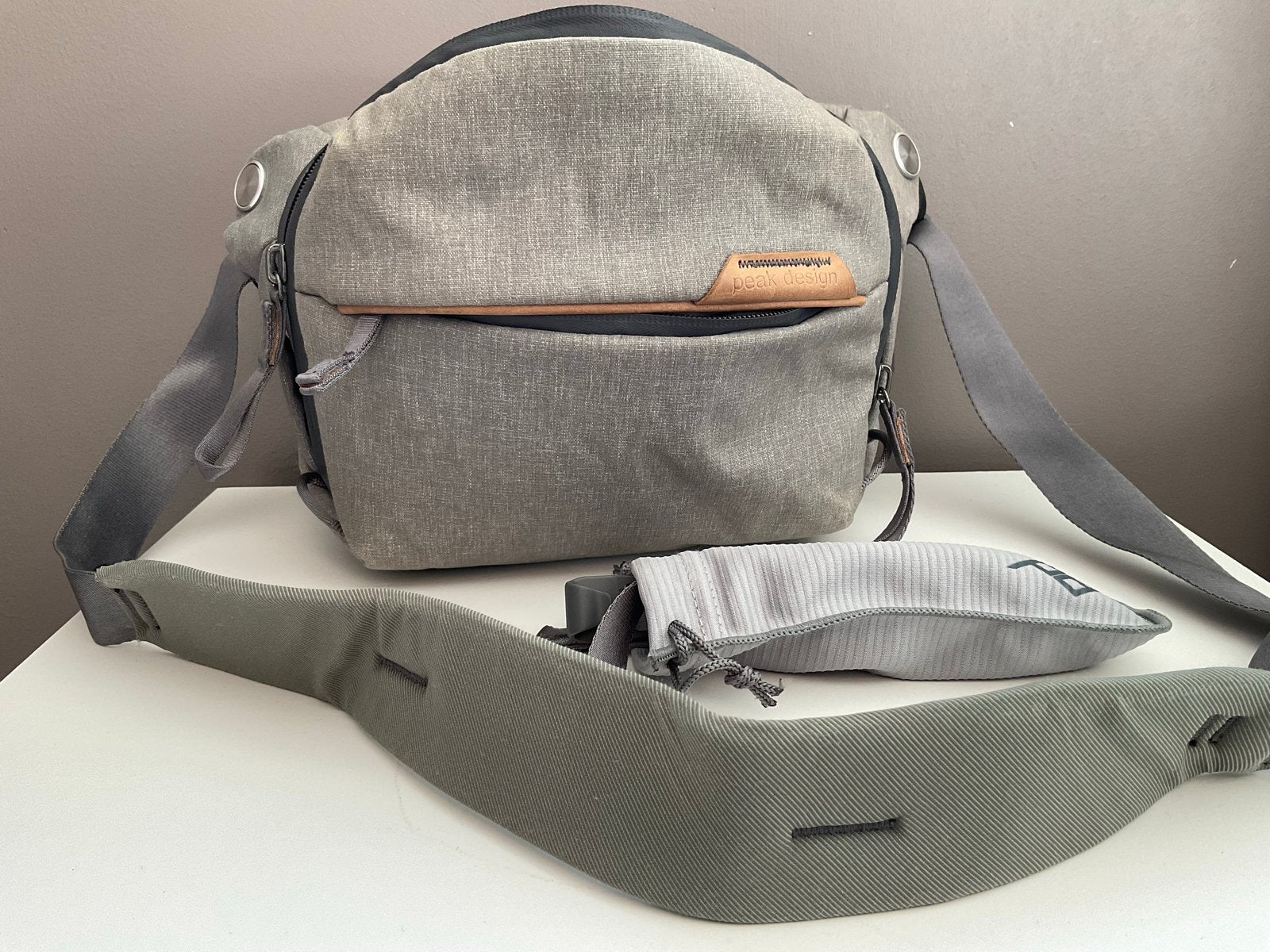 Peak Design Everyday Sling 6L - Ash, Slingtas, Gevoerd, Ophalen of Verzenden, Zo goed als nieuw
