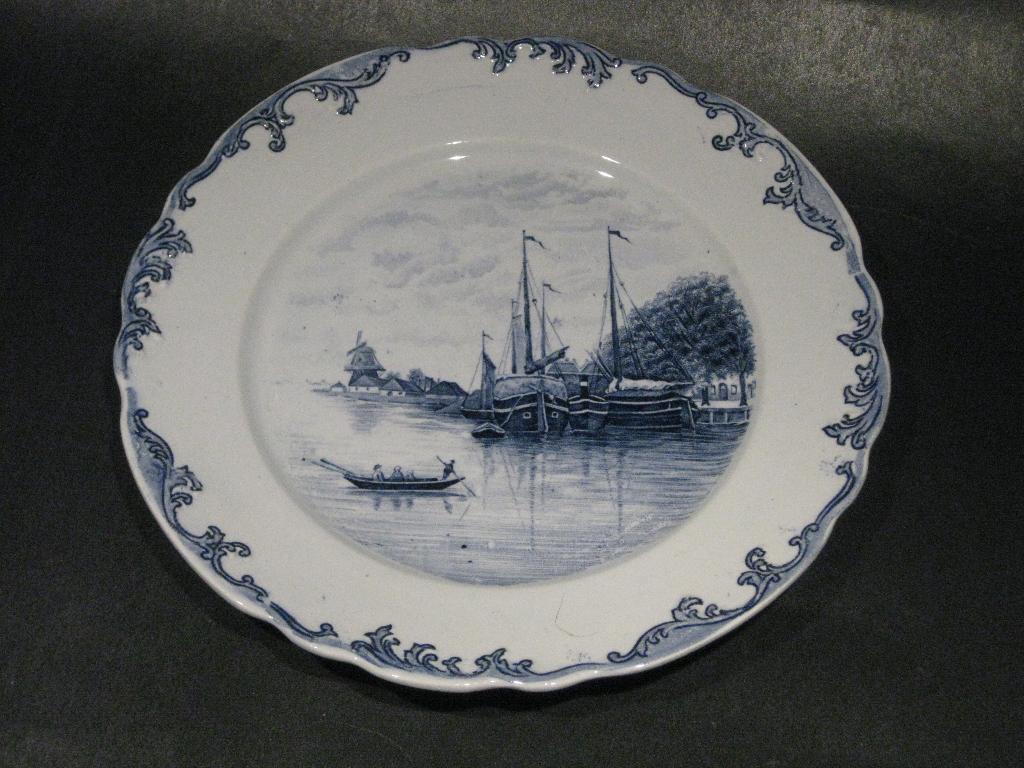 Petrus Regout Landschap Bord Bootjes/Molen, Antiek en Kunst, Antiek | Servies los, Ophalen