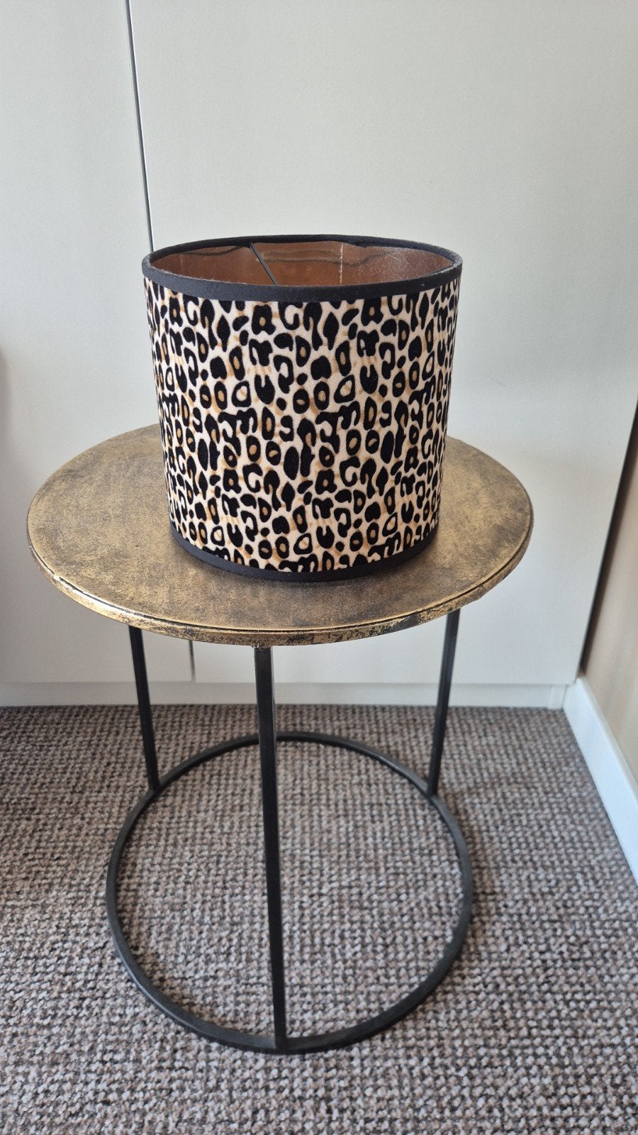 Leopard print lampenkap, Ophalen
