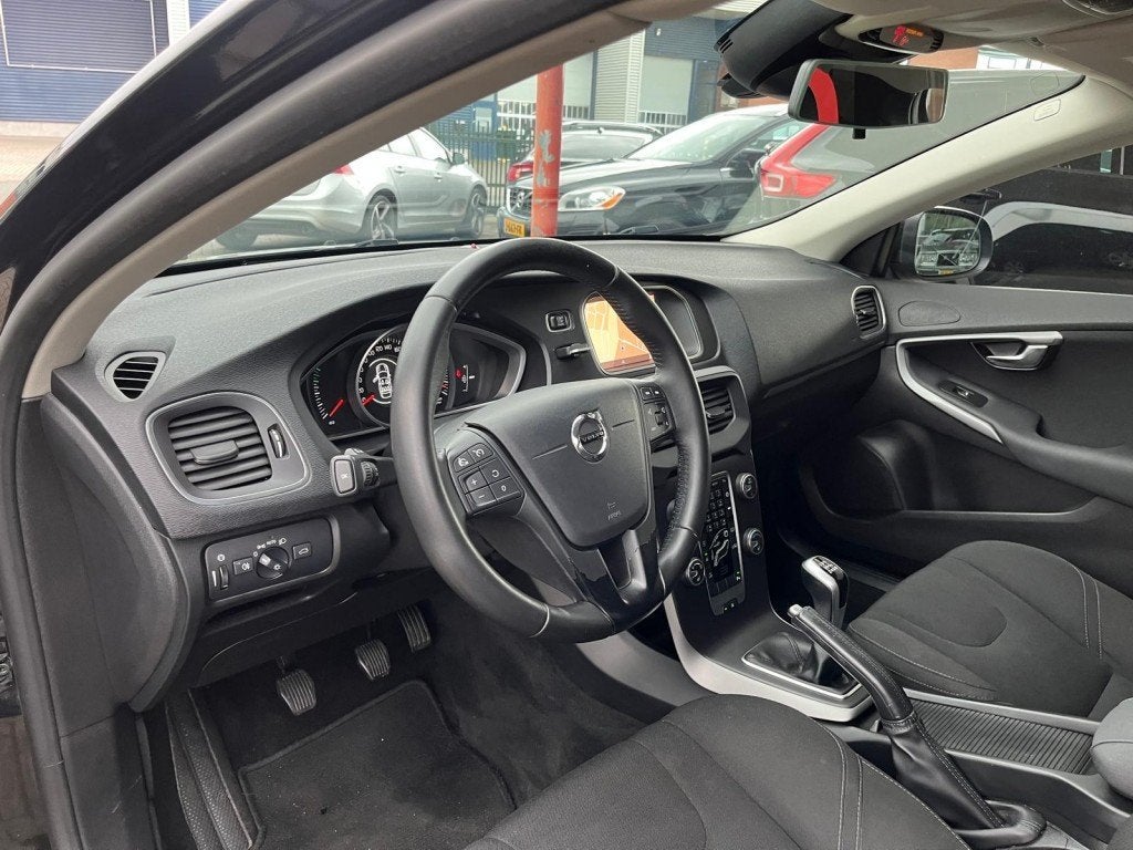Volvo V40 2.0 T2  122 PK  Navi  Led koplampen  Bluetooth  St, Auto's, Voorwielaandrijving, Gebruikt, Euro 6, 4 cilinders