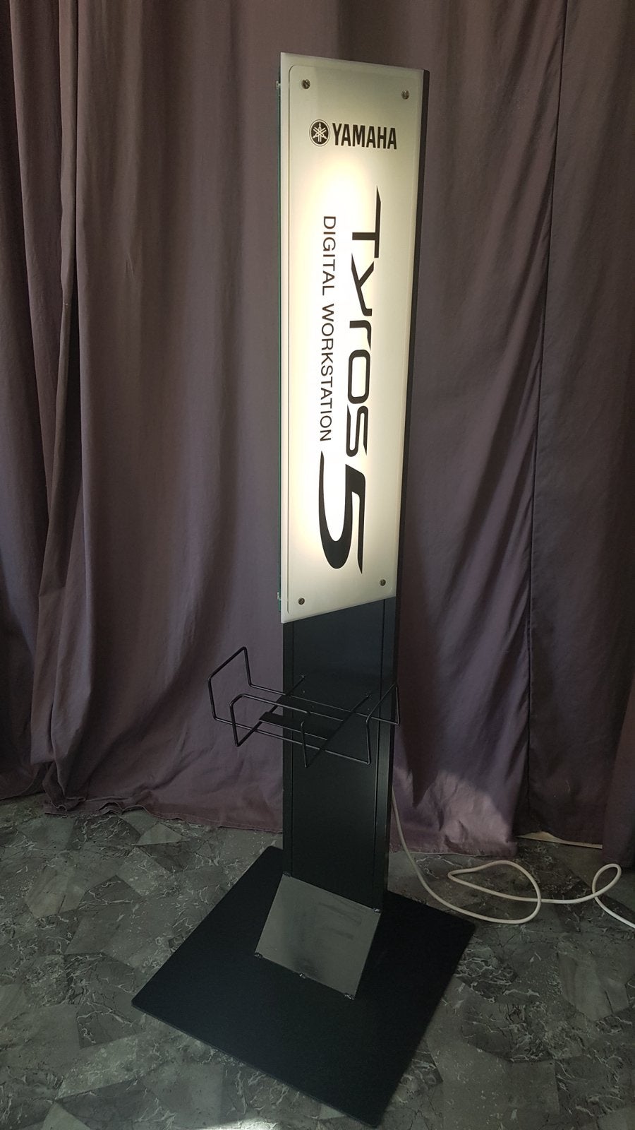 Yamaha Tyros display 140cm hoog voor winkel mancave studio, Ophalen, Zo goed als nieuw, Keyboard of Synthesizer