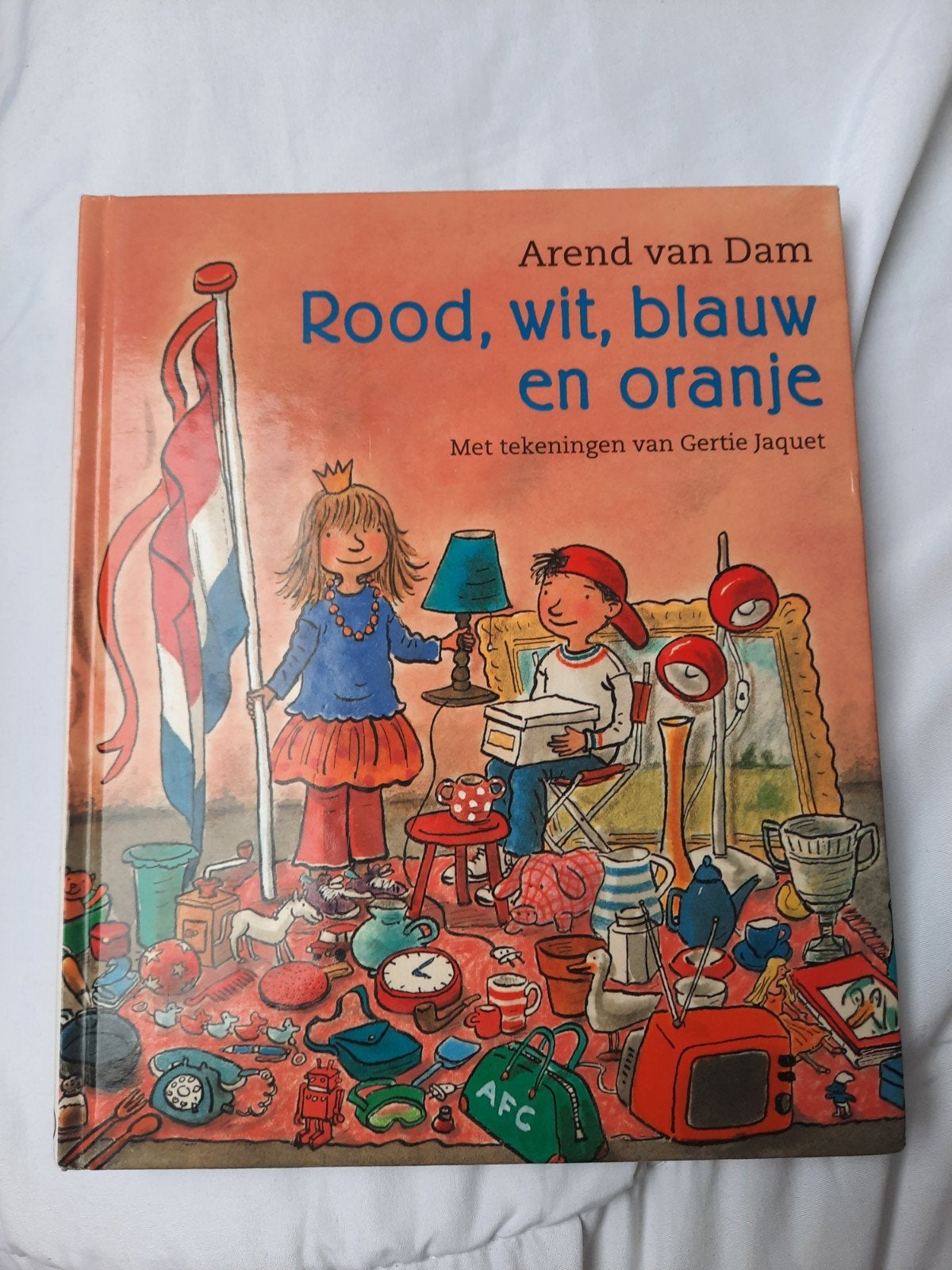 Rood, wit, blauw en oranje - Arend van Dam, Ophalen of Verzenden, Zo goed als nieuw, Arend van Dam, Fictie algemeen