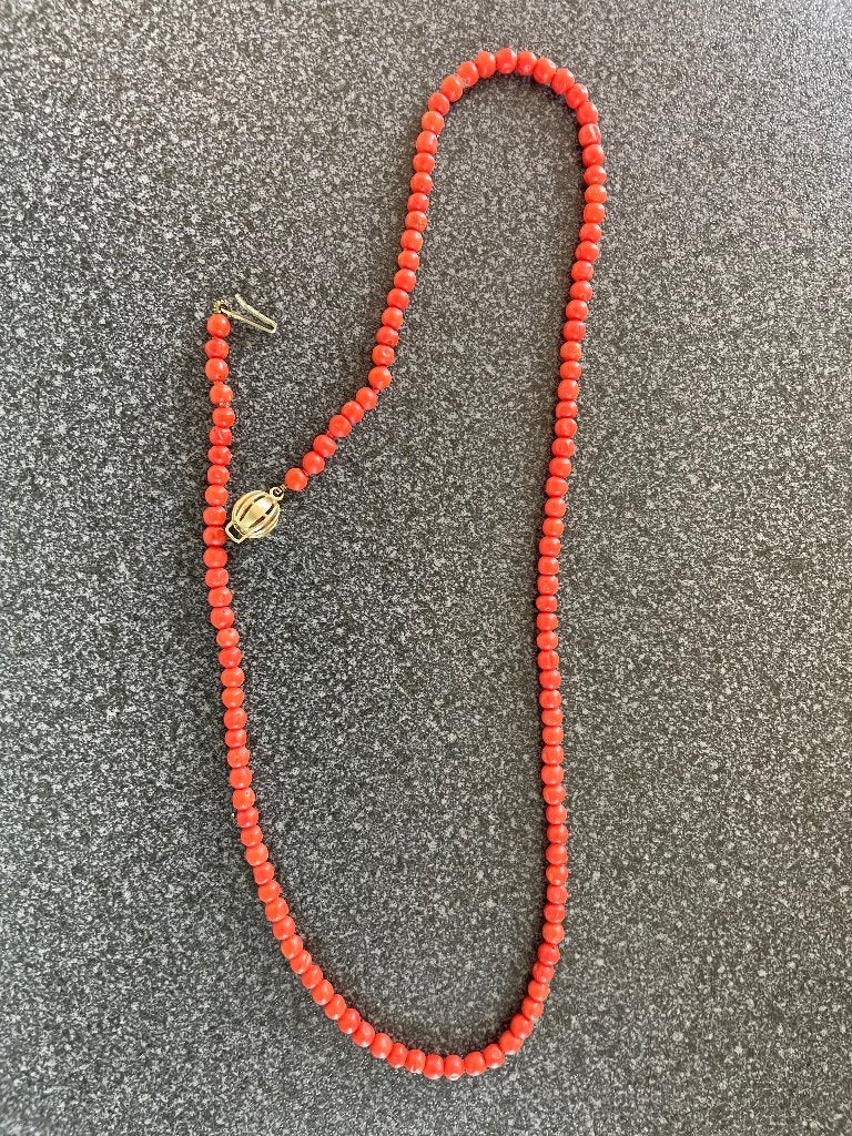 Bloedkoraal halsketting, Sieraden, Tassen en Uiterlijk, Ophalen of Verzenden, Goud, Ketting