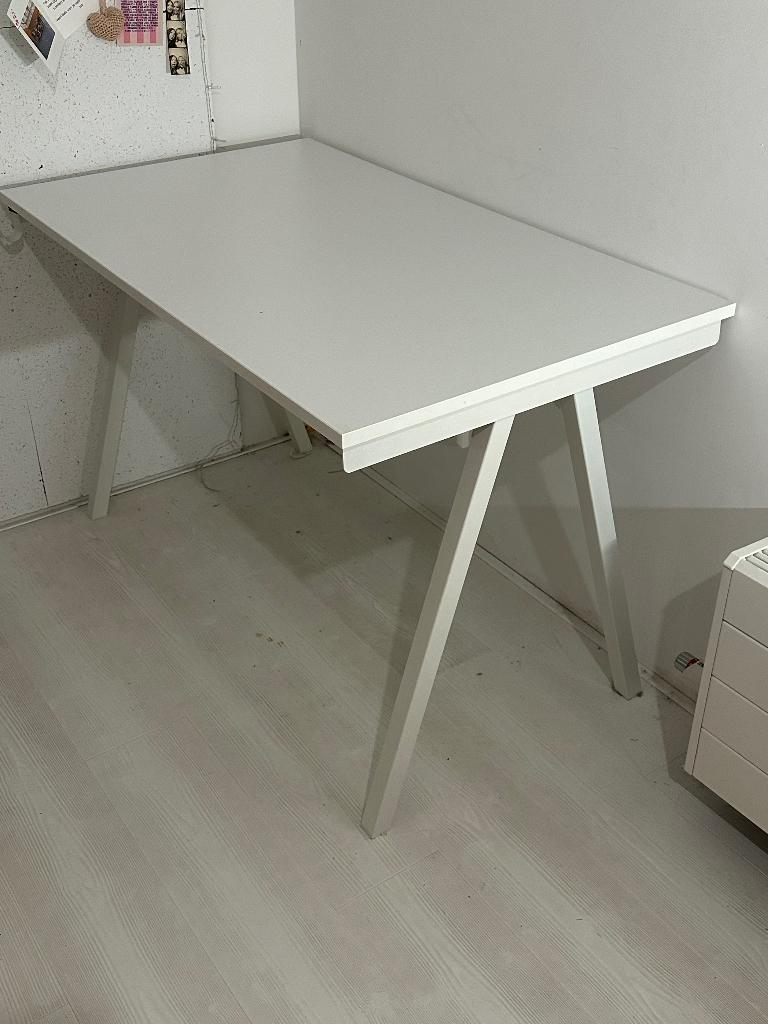 Wit bureau Ikea Trotten 1.20 x 70 cm, Ophalen, Zo goed als nieuw