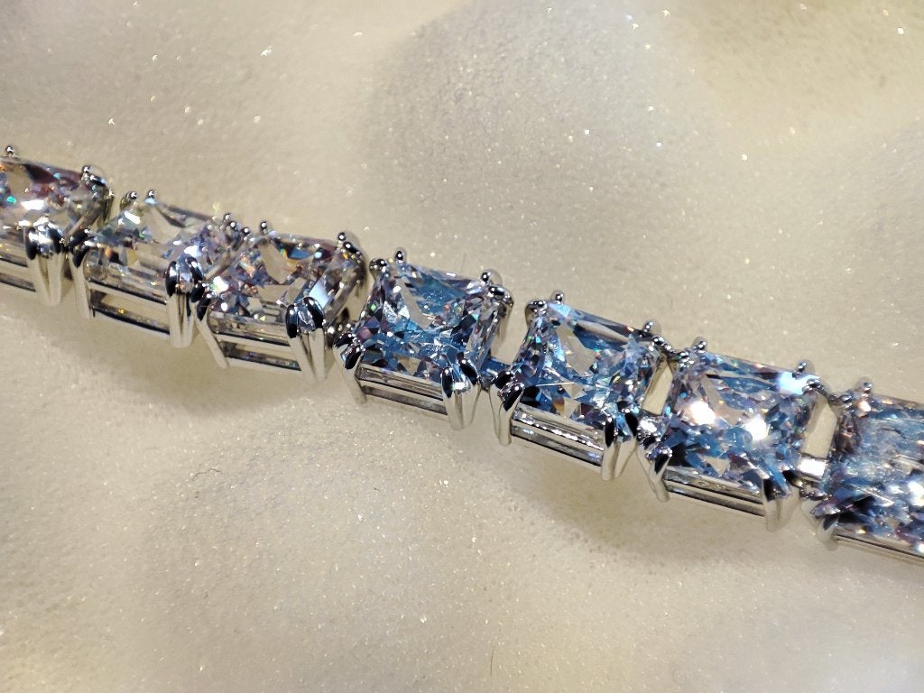 Ongedragen swarovski set, Sieraden, Tassen en Uiterlijk, Verstelbaar, Verzenden, Nieuw, Zilver