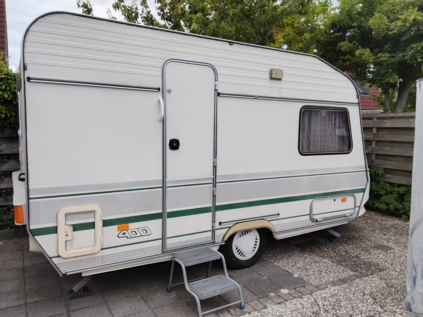 Gezellige Chateau Ciara 400 caravan met voortent, Chateau, Rondzit, Particulier, Luifel