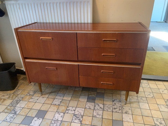 Vintage  Dressoir met 4 lades en 2 kleppen., Ophalen