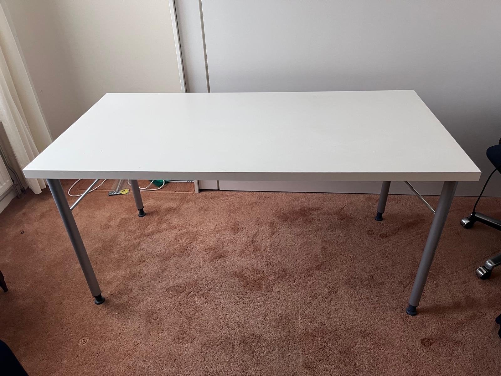 Inklapbare en in hoogte verstelbare bureautafel, Ophalen, Gebruikt, 150 cm, In hoogte verstelbaar