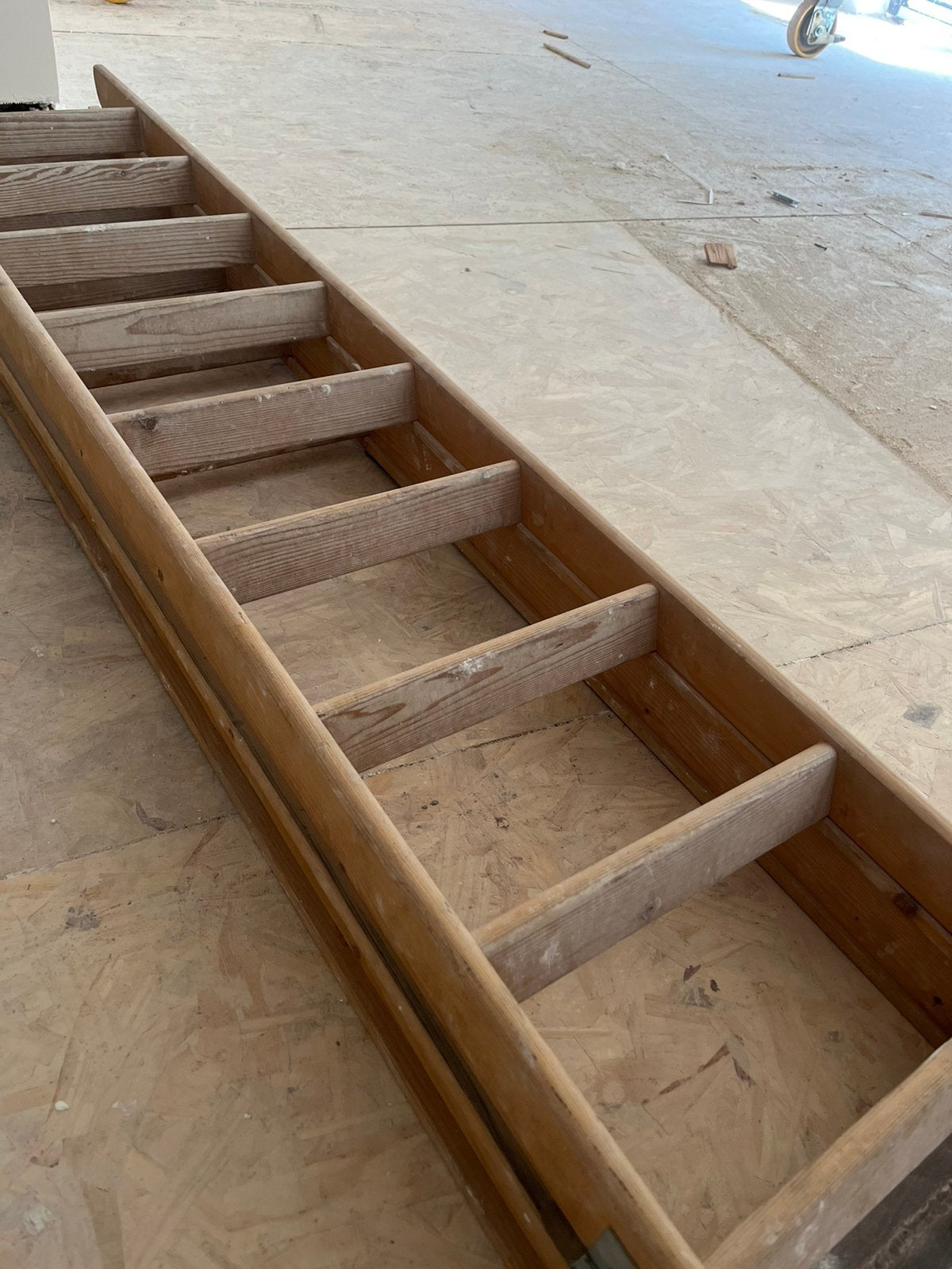 Houten vlizotrap met luik – ca. 2,5 meter stevig en compleet, Doe-het-zelf en Verbouw, Ophalen, Gebruikt, Ladder, 2 tot 4 meter