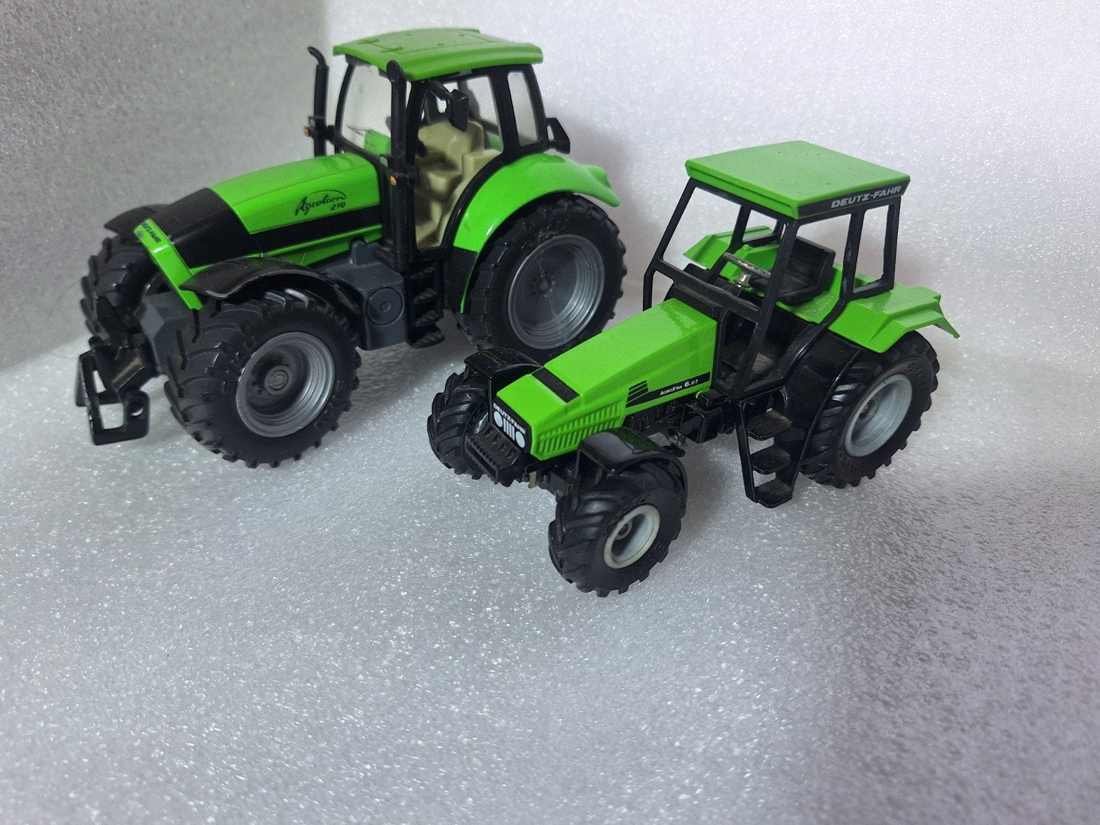Deutz-Fahr Tractor Speelgoed Set - 2 Stuks, Ophalen of Verzenden, Gebruikt