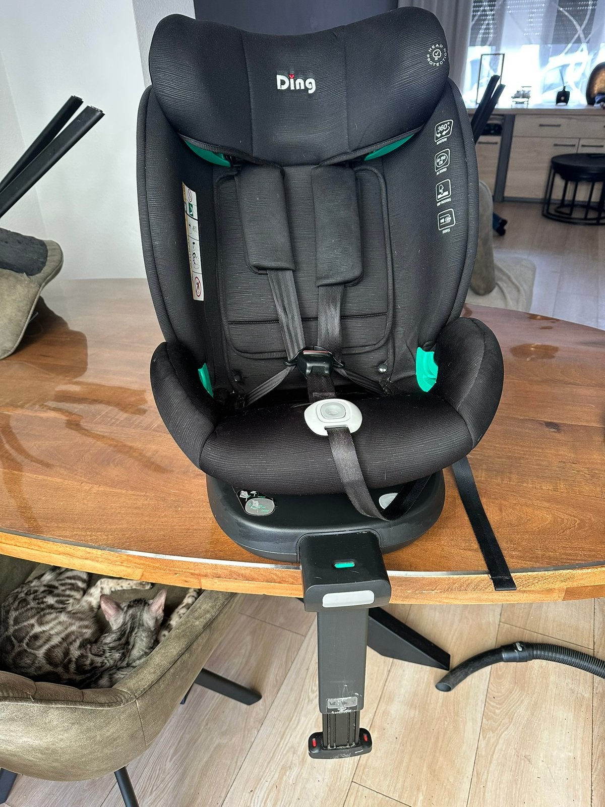 Ding autostoel 360 graden draaibaar / isofix, Verstelbare rugleuning, Gebruikt, 0 t/m 18 kg, Isofix