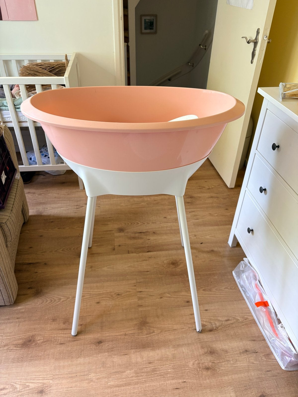 Luma roze baby badje met standaard en badzitje, Zo goed als nieuw, Badje, Standaard, Ophalen