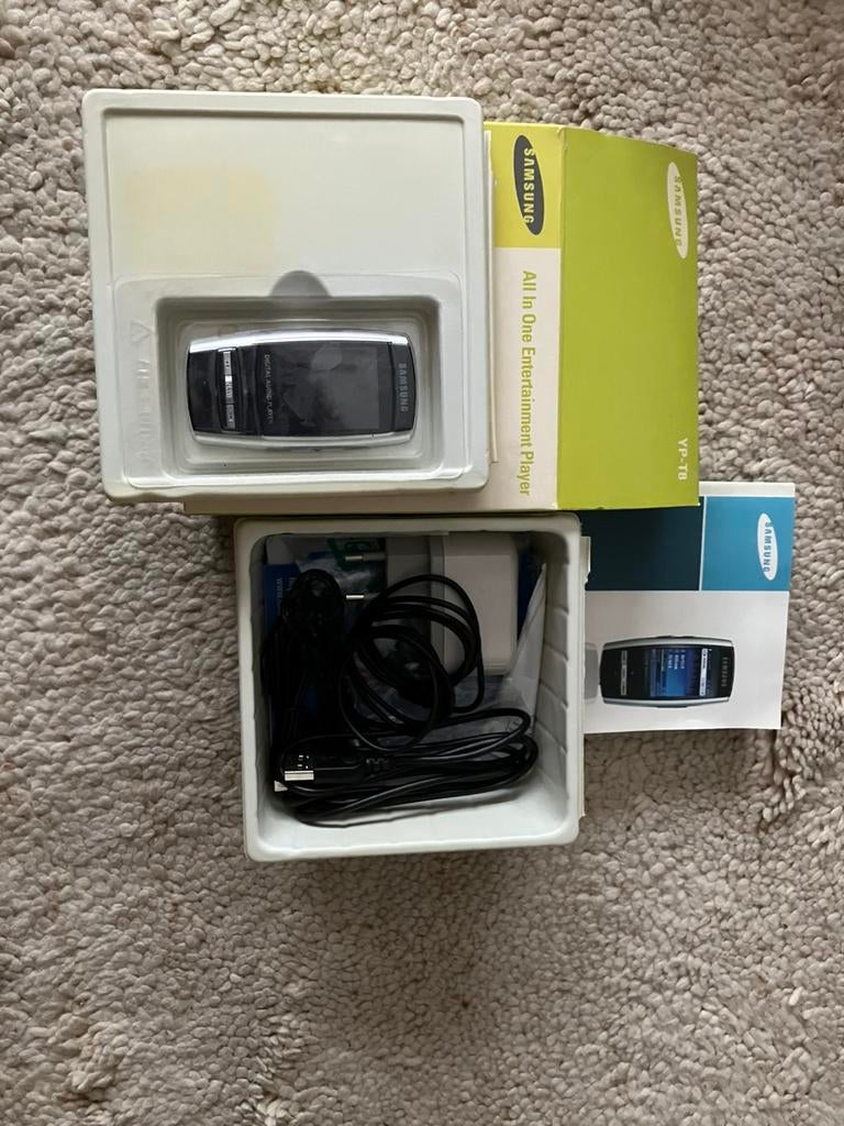 Samsung mp3 speler 1 gb, Overige types, Gebruikt, Zilver, Minder dan 2 GB