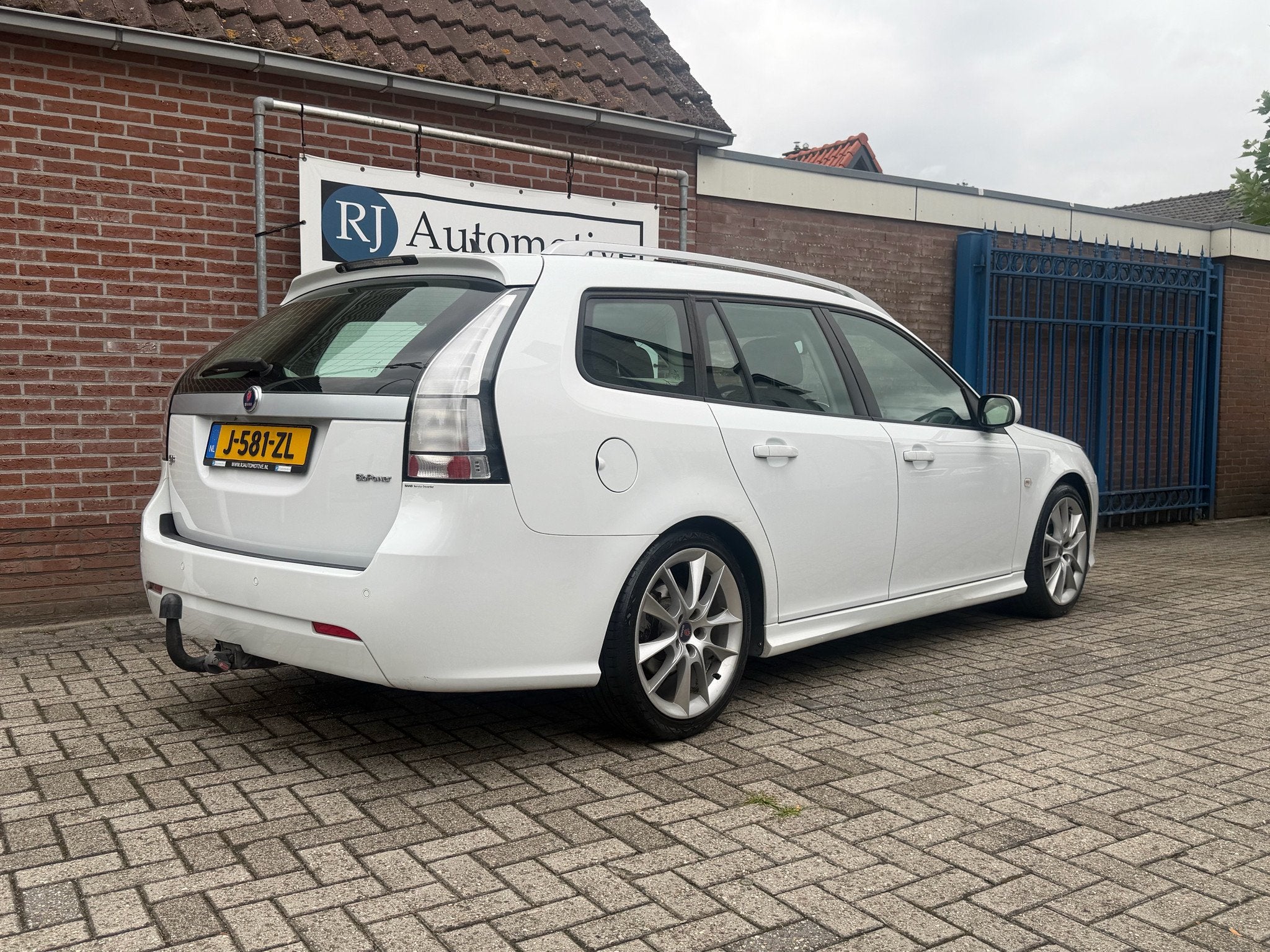 Saab 9-3 2.0t BP Vector NIEUWE APK/CLIMA/TREKHAAK (bj 2011), Auto's, 4 cilinders, Wit, Handgeschakeld, 1600 kg