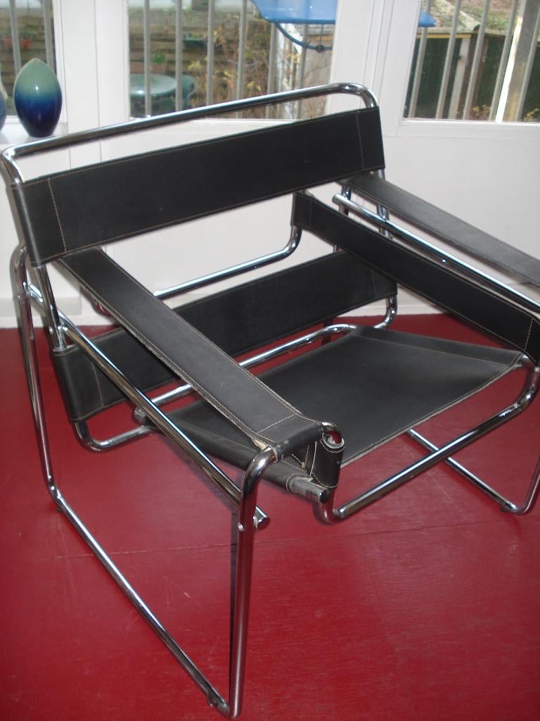 Vintage design Wassily chair zwart leer Breuer Bauhaus, Huis en Inrichting, Fauteuils, 75 tot 100 cm, Ophalen of Verzenden, Zo goed als nieuw