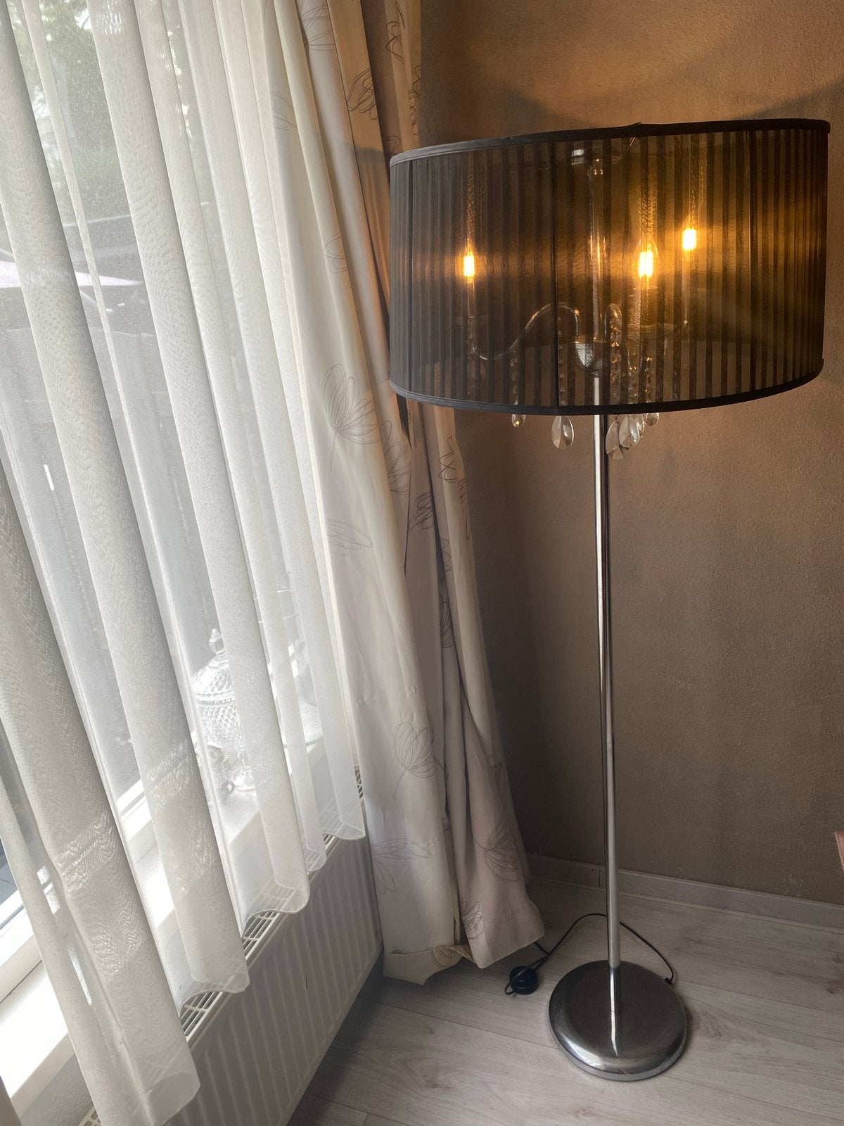 Elegante staande lamp met zwarte kap en kristallen, Ophalen of Verzenden, Zo goed als nieuw, Metaal, 150 tot 200 cm