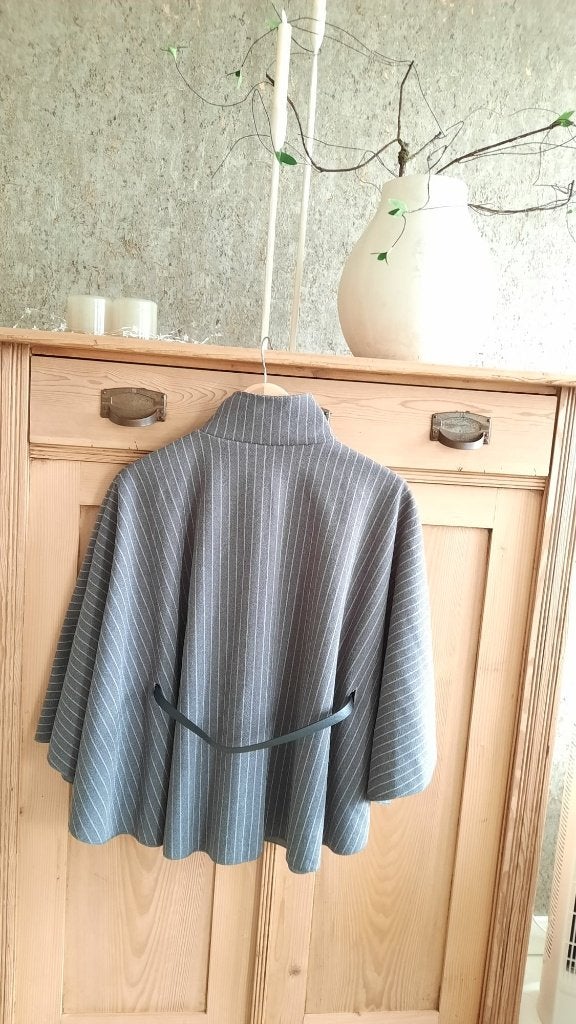 Poncho - tussenjas - vest - trui - niet gedragen - one size, Maat 38/40 (M), Nieuw, Ophalen of Verzenden, Grijs