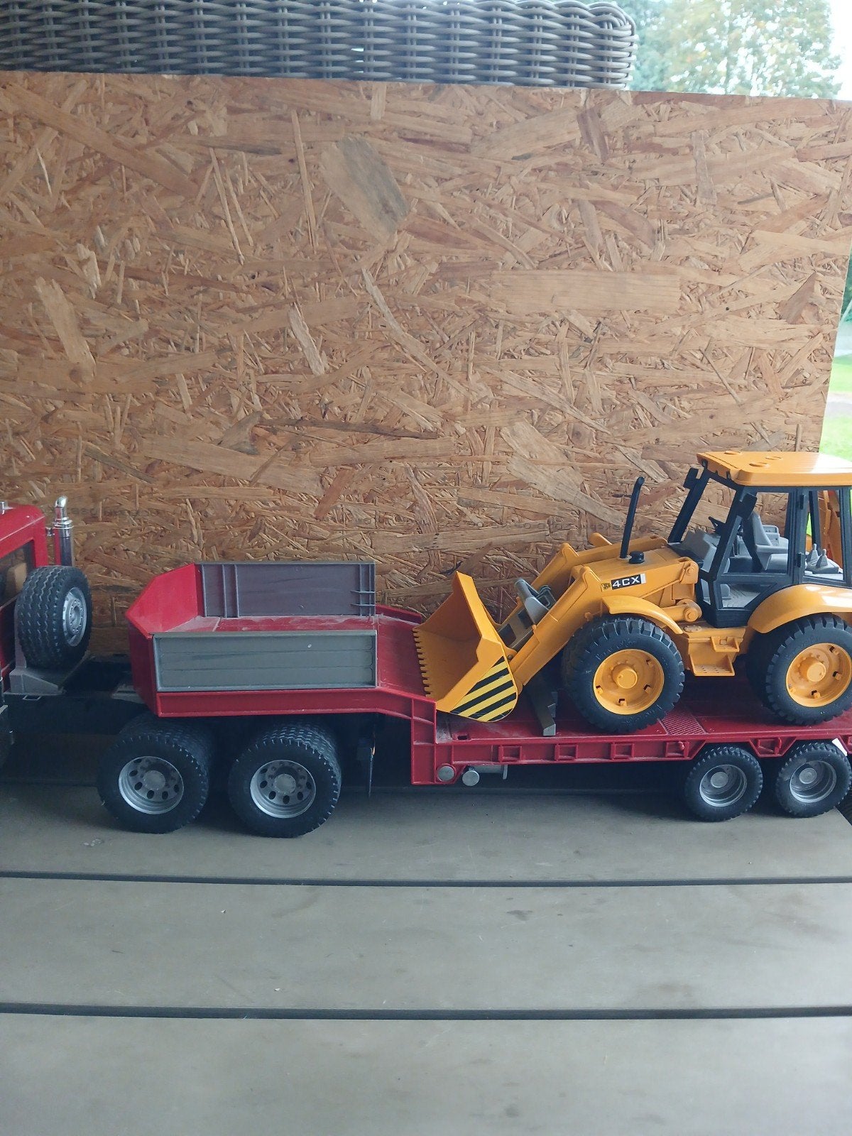 Bruder Mack vrachtwagen met dieplader en JCB graafmachine, Ophalen, Zo goed als nieuw