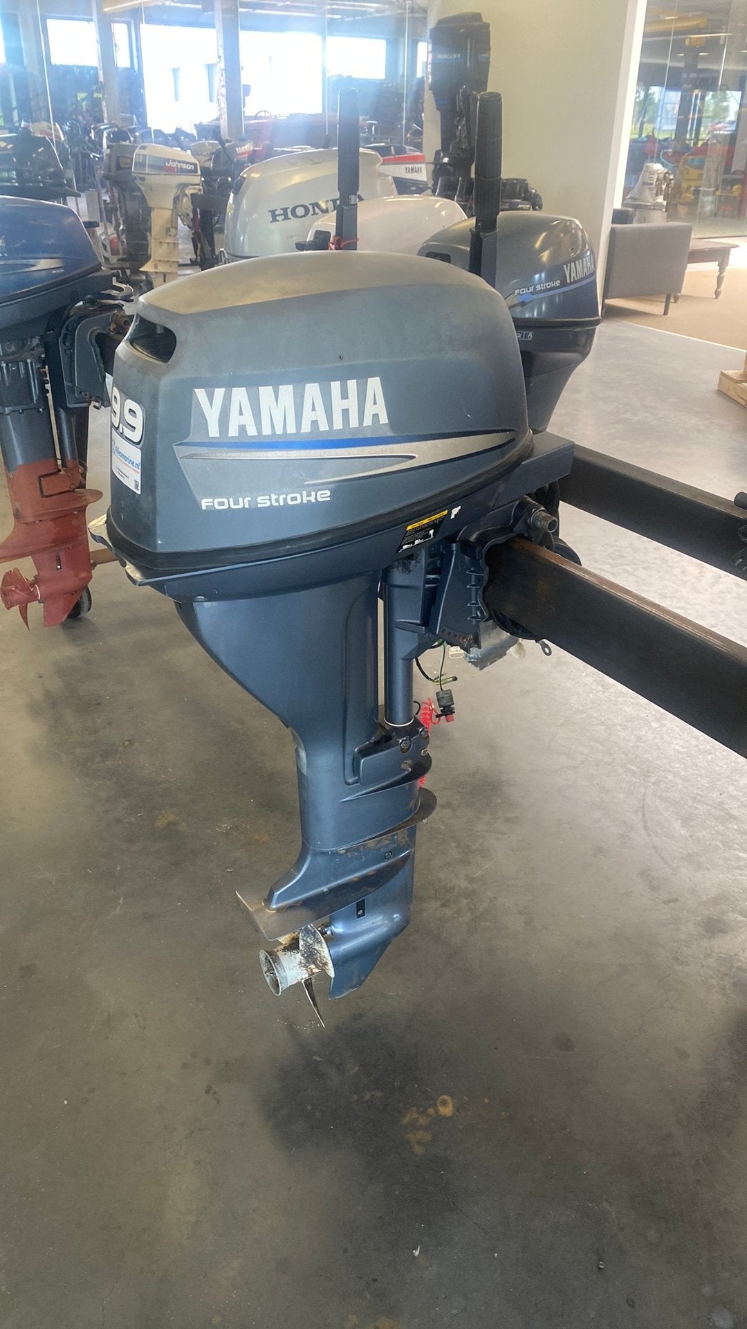 Yamaha 9.9 /15 pk 4-takt Lang op afst bed + garantie, Watersport en Boten, Buiten- en Binnenboordmotoren, Zo goed als nieuw, Benzine