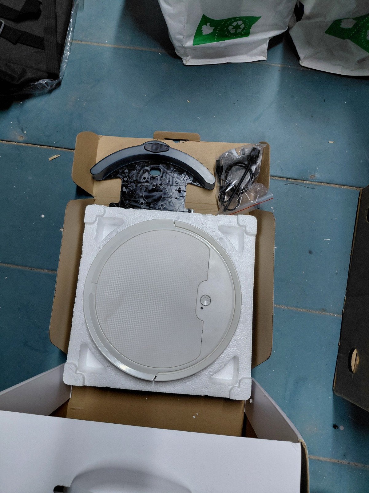 Robotstofzuiger - Nieuw in doos, Witgoed en Apparatuur, Ophalen, Overige merken, Geschikt voor tapijt, Nieuw