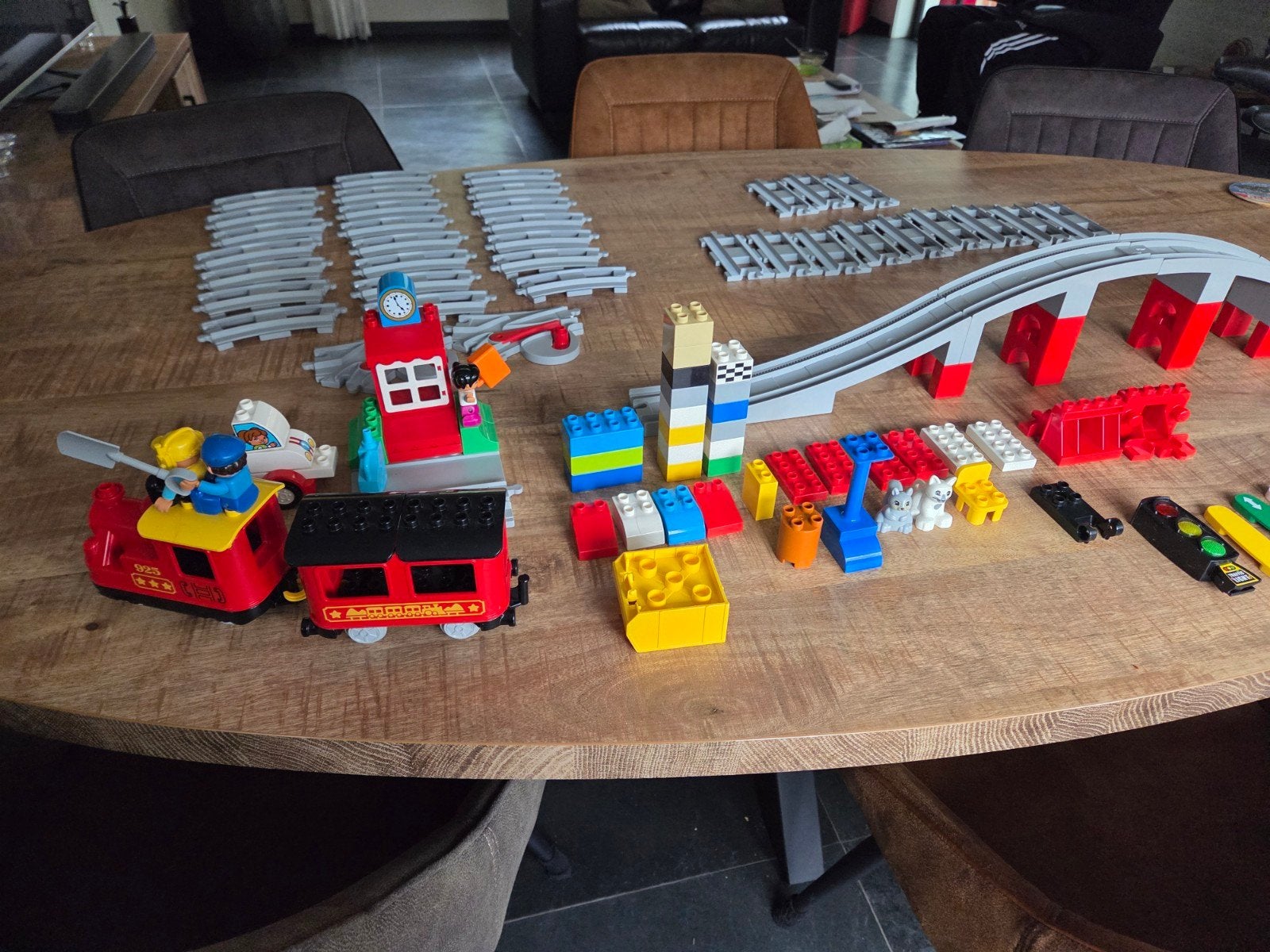 Grote Duplo Treinset met veel rails en accessoires, Gebruikt, Ophalen of Verzenden, Inclusief minifiguren, Duplo