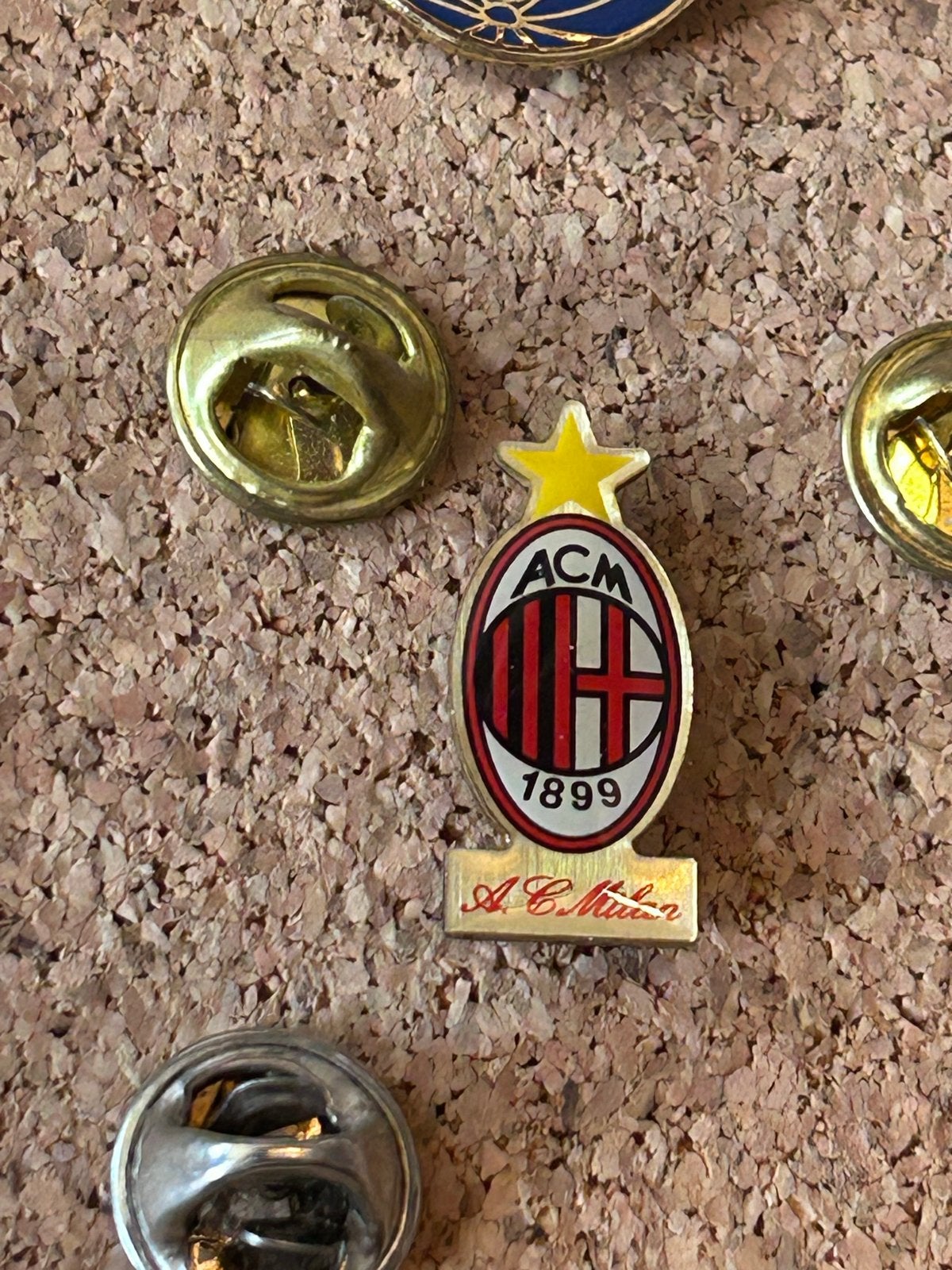 AC Milan - Voetbalclub Pin, Ophalen of Verzenden, Gebruikt, Sport, Speldje of Pin
